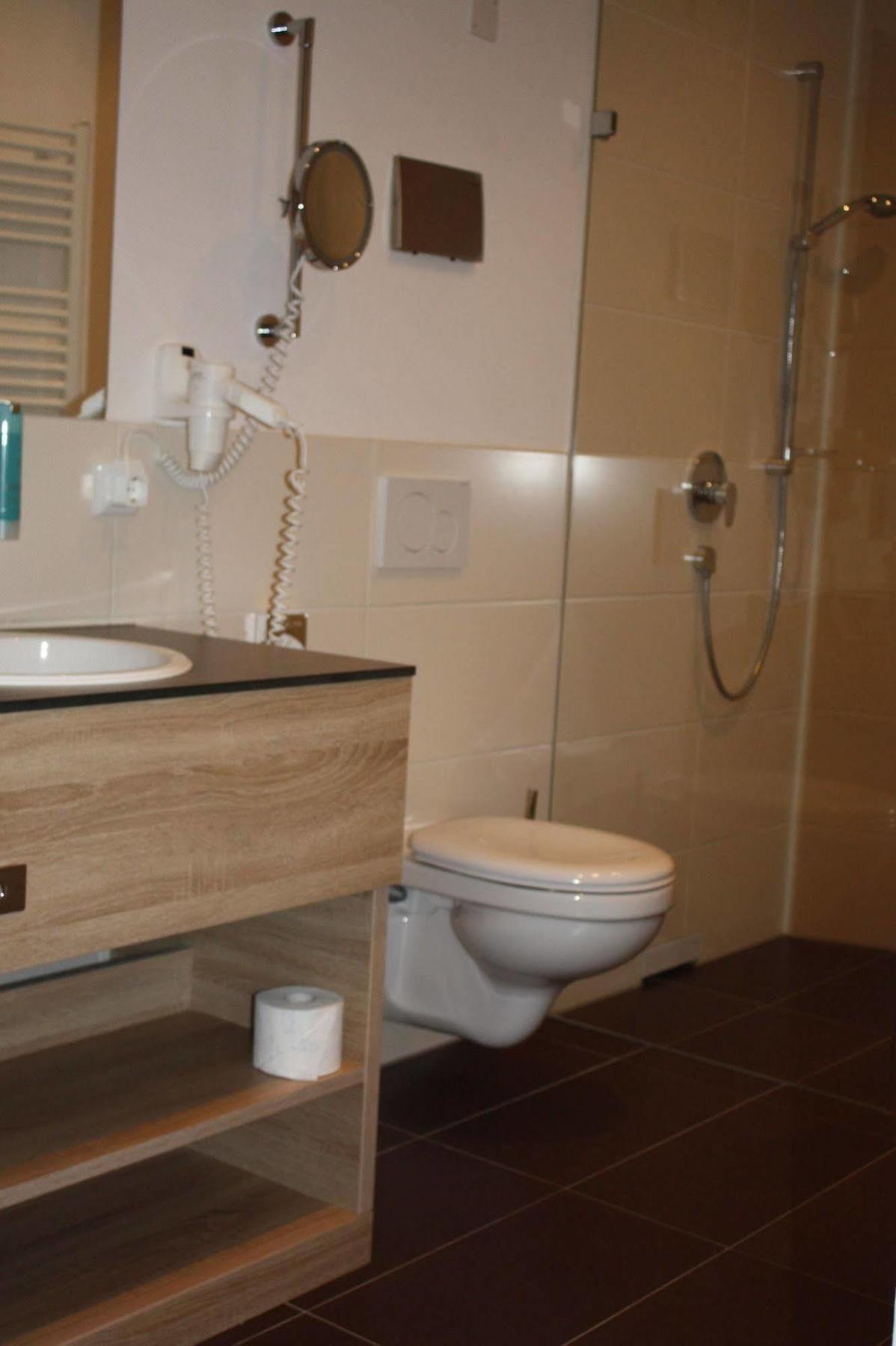 Business Class Hotel إبرسبرغ المظهر الخارجي الصورة